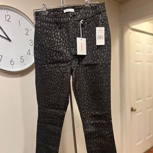 NWT Good American “GOOD LEGS” cropped leopard foil crop jeans